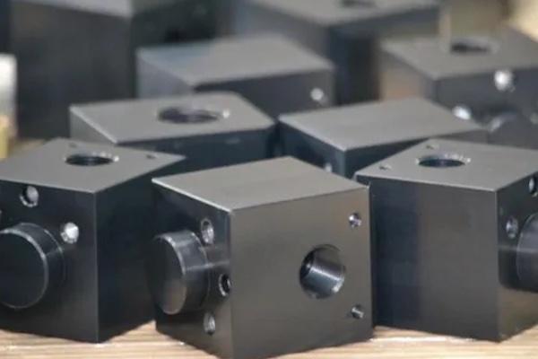 Alumínio anodizado preto com anodização dura