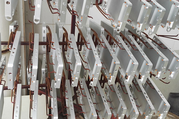 Custodie in alluminio lavorate a CNC per telefoni cellulari