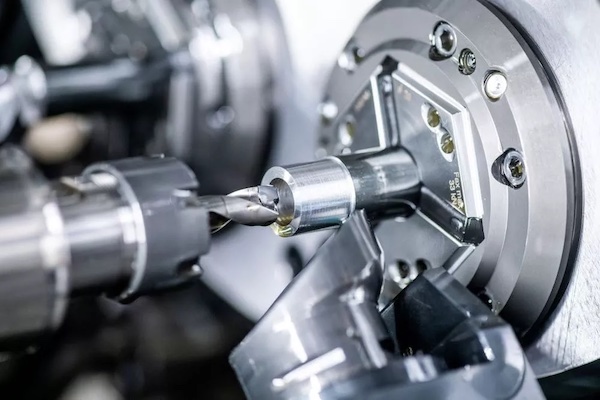 lavorazione CNC multimandrino di viti
